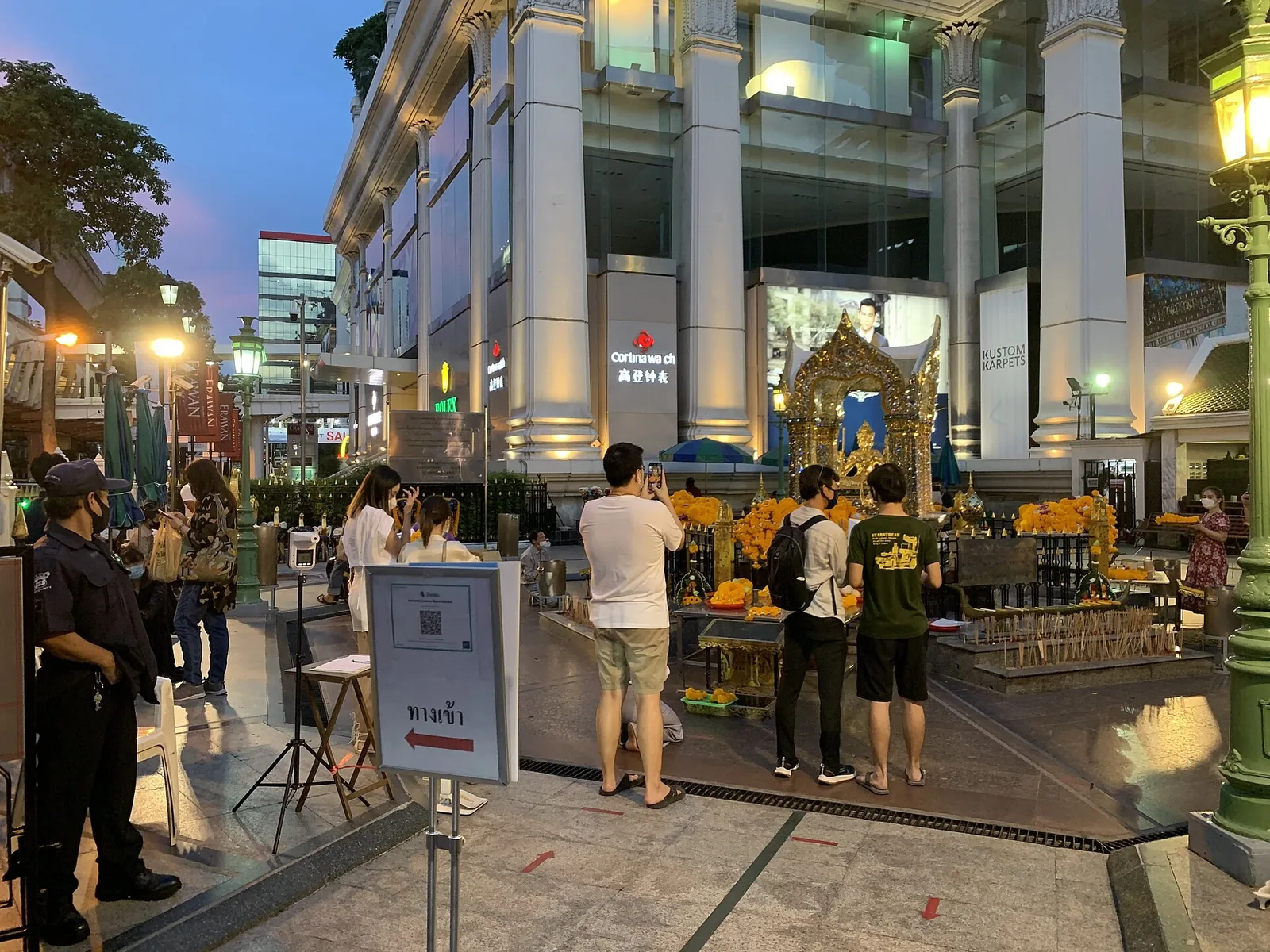Erawan-helligdommen med Brahma-statuen i Bangkok