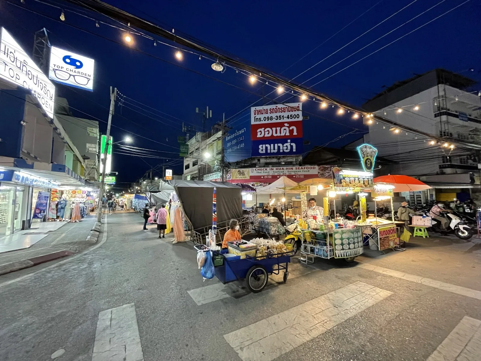 Hua Hin Night Market om kvelden