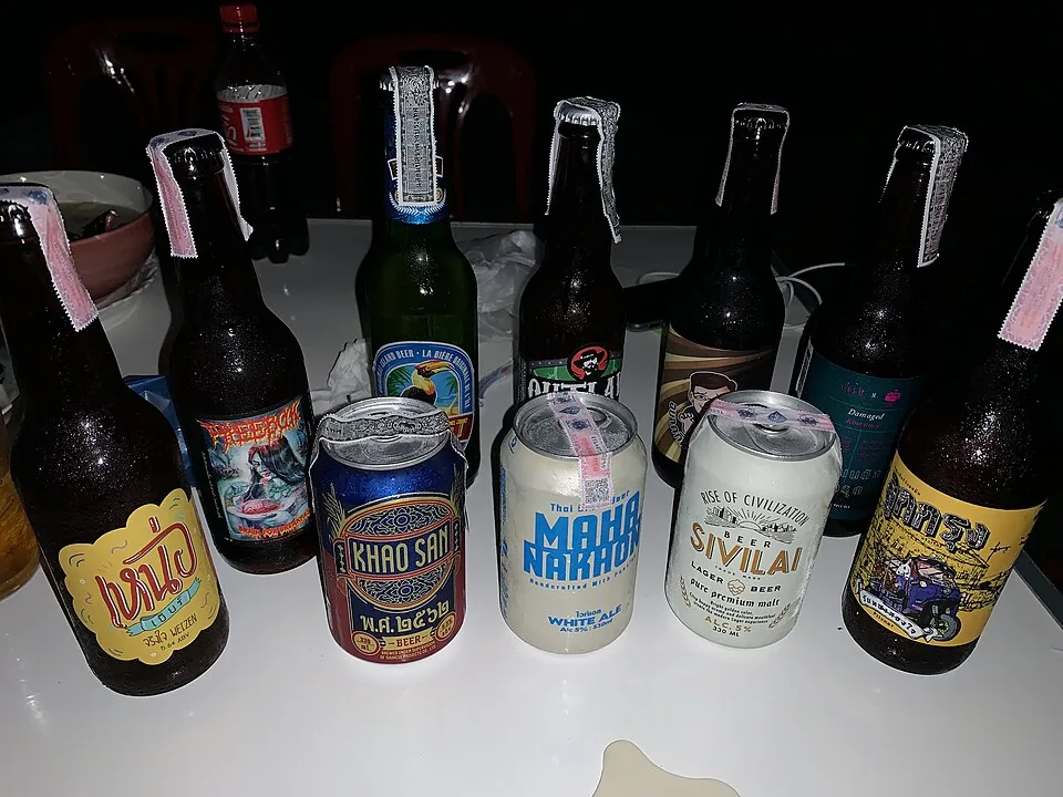 Flasker og bokser med thailandsk craftøl