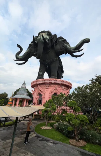Erawan museet trehodet elefant