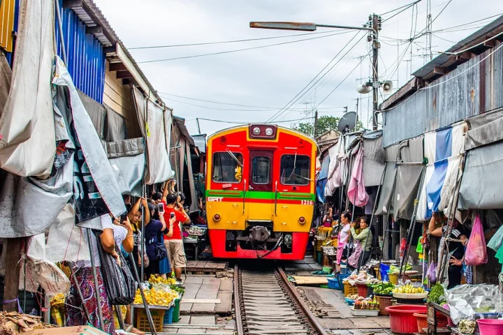 Maeklong Railway Market