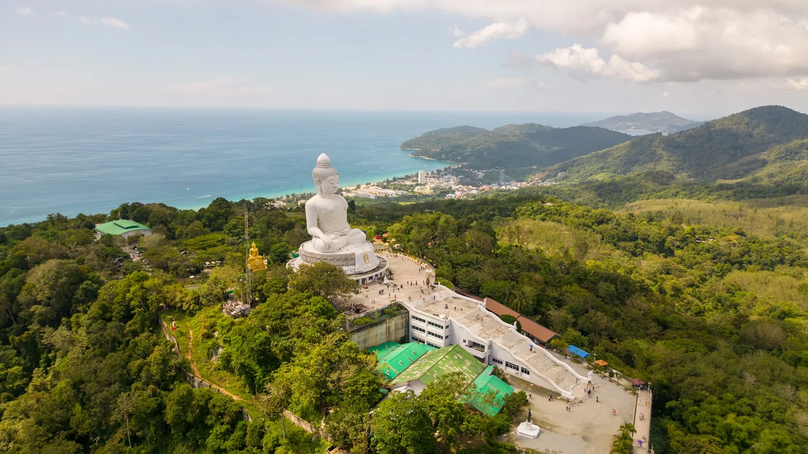Big Buddha med utsikt over øyene på Phuket